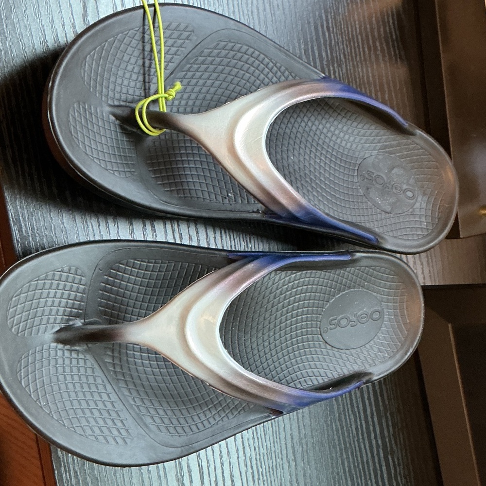 OOFOS Women's Gradient Sandals